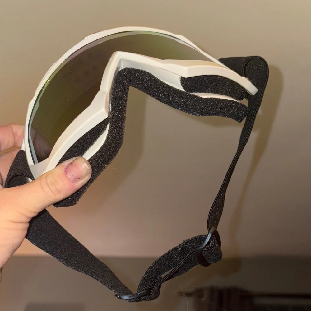 Protective eye wear with multi color lens